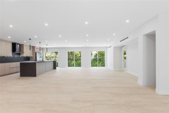 Building Photo - 2251 SW 20th St