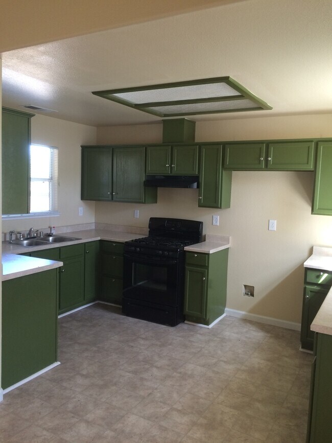 Building Photo - Madera Home for Rent