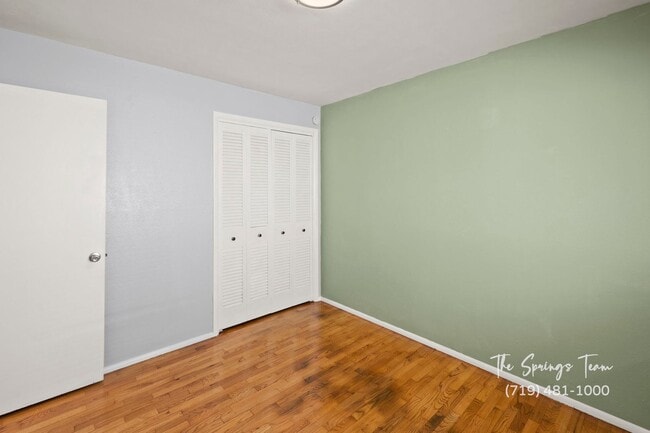 Building Photo - CHARMING WESTSIDE 2BD HOME with A/C - Security Deposit Waiver Available - NO RENT TILL JANUARYT