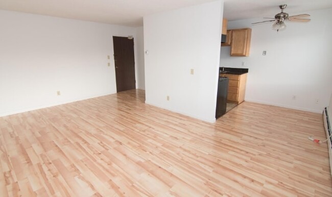 Building Photo - 2731 Pillsbury