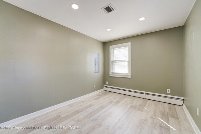 Building Photo - 446 E Arverne Ave