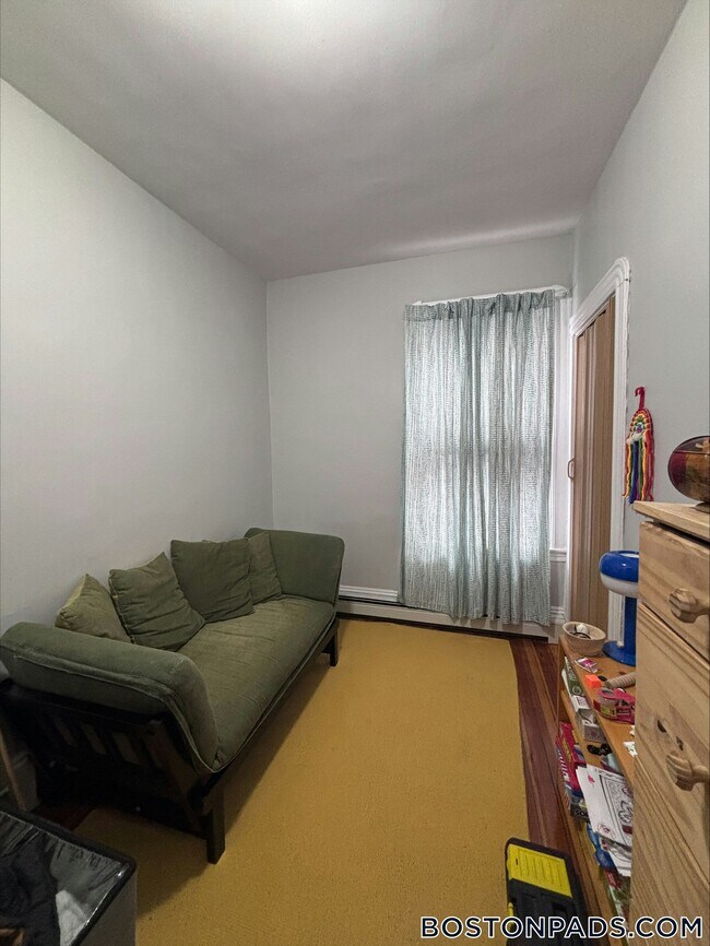 Building Photo - 137 Columbia St