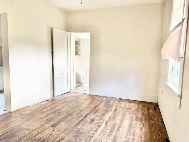 Building Photo - 220 Evergreen Dr