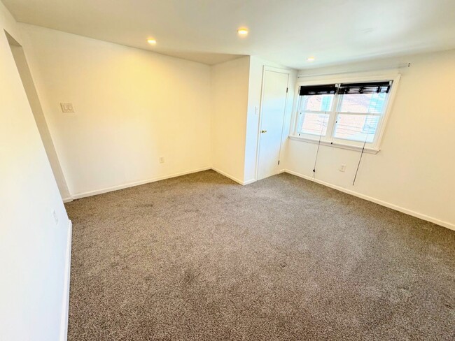 Building Photo - 3BR/1BA Beautiful Port Richmond Home with ...