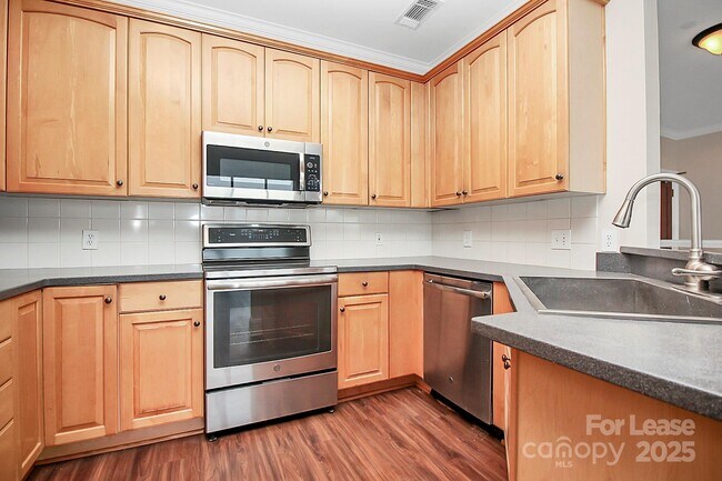 Building Photo - 400 N Church St