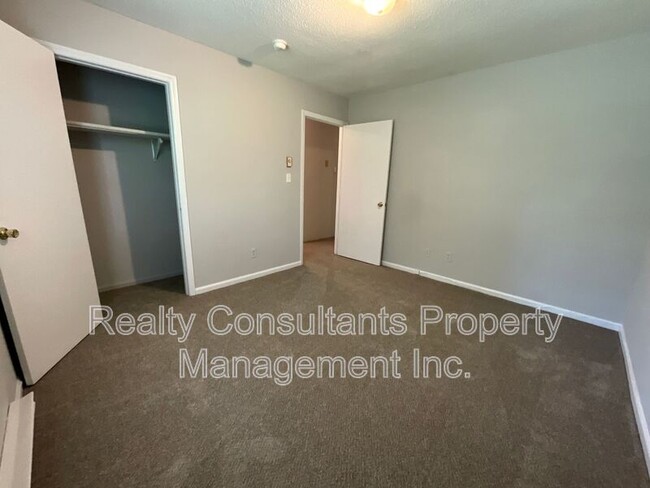 Building Photo - 113 Cox Ave