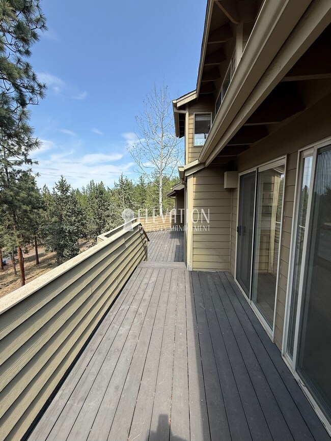 Building Photo - 5BR / 3.5BA Forest Retreat in NW Bend with ADU included