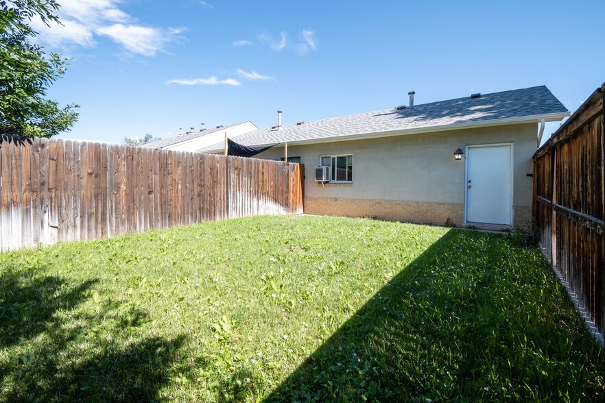 Private exclusive use yard - door into living area - 1959 Oswego St