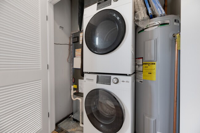 Building Photo - 6914 Willow St NW