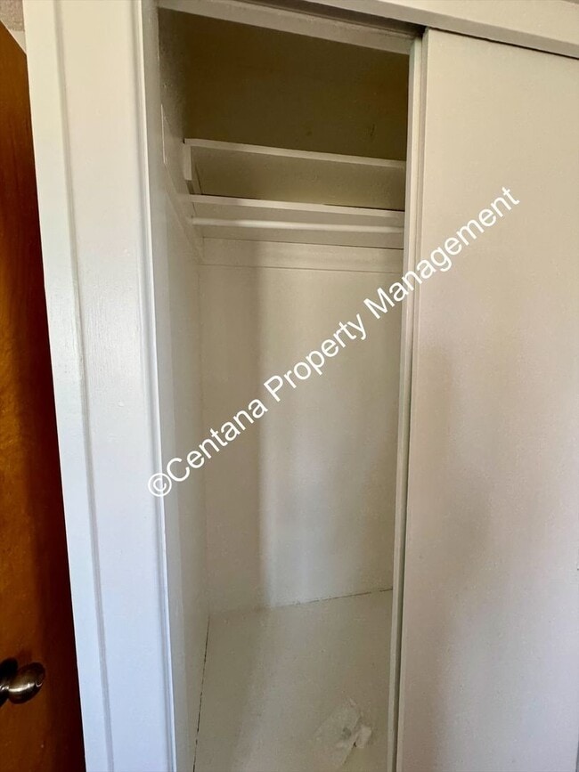 Building Photo - 2 Bedroom House on the Flats with extra bonus rooms, including finished basement and 2 Full bathr...