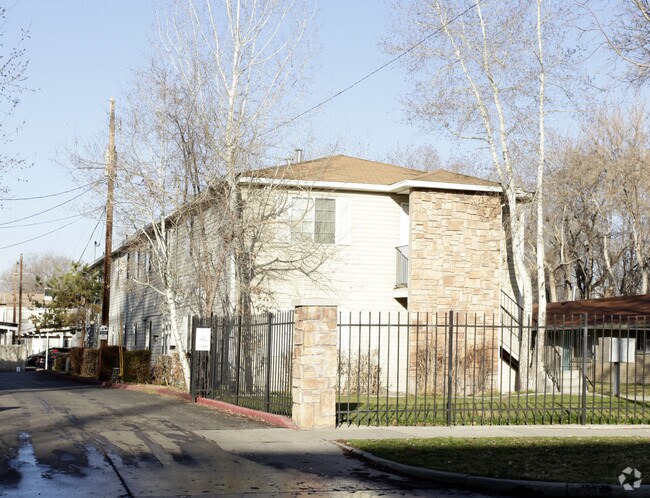 Building Photo - Country Oaks Apartments