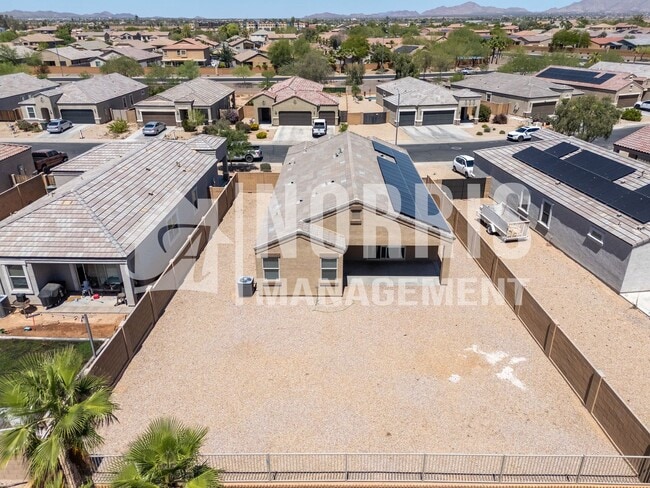 Building Photo - Low Maintenance Home Centrally Located