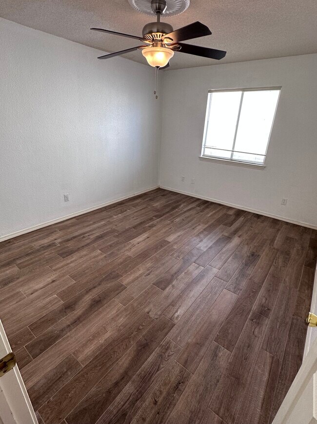 Building Photo - 12100 Dos Rios Dr