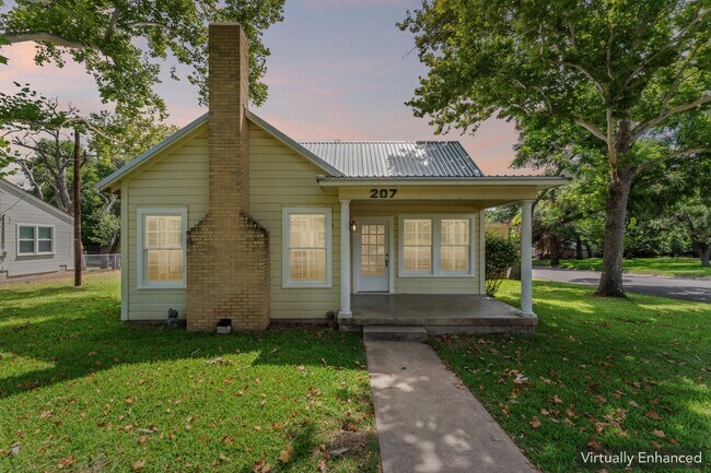 Building Photo - 3/2 Remodeled Home in Lampasas