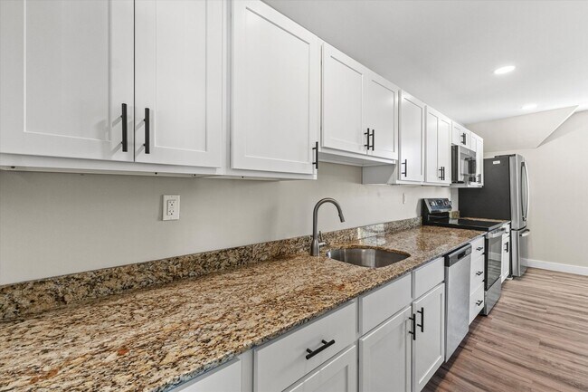 Building Photo - 378 S Mammoth Rd