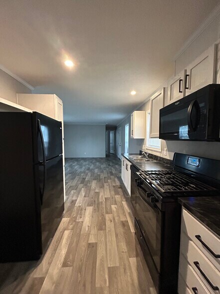 Building Photo - 2366 Harbor Dr