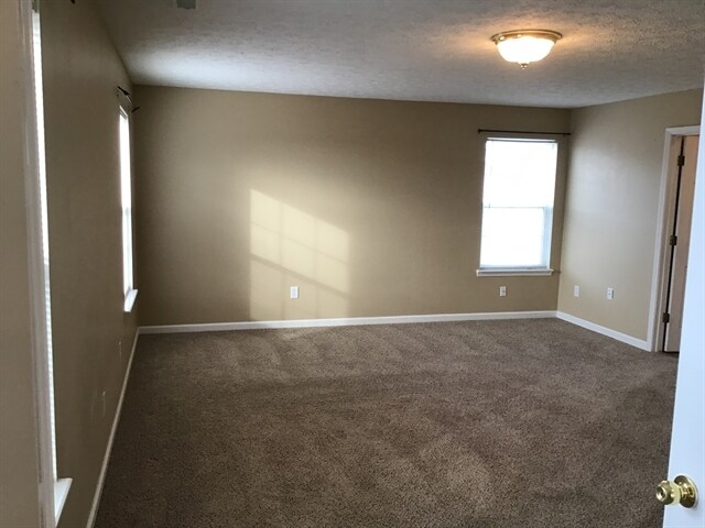 Building Photo - 942 Sheets Ct