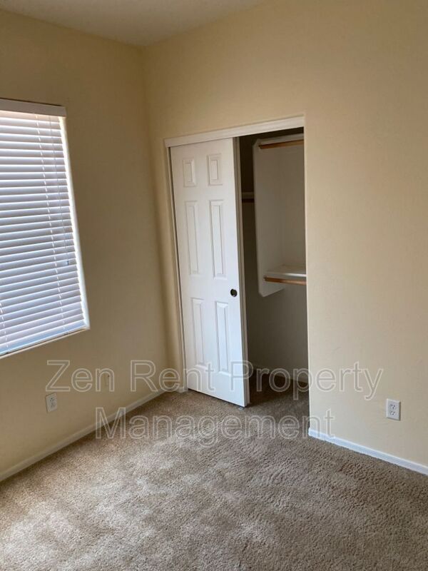 Building Photo - 4569 E Sundance Ave