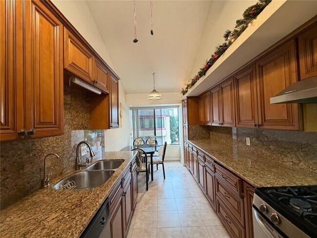 Building Photo - 1015 Arcadia Ave