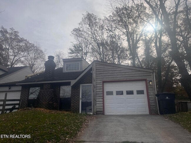 Primary Photo - 7666 Chatham Cir NW