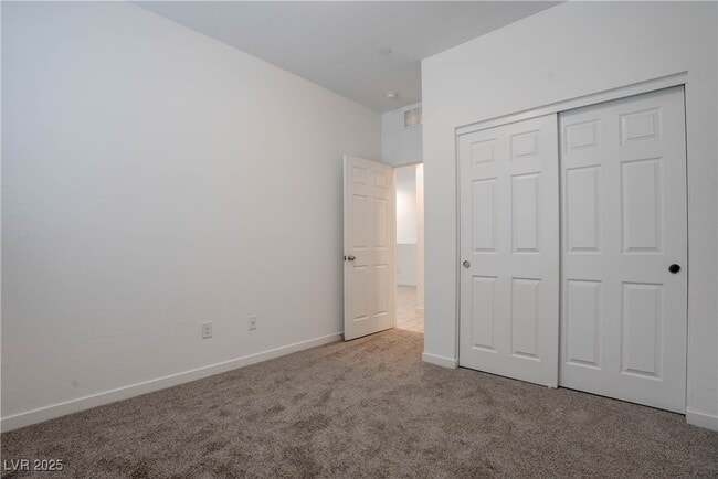 Building Photo - 5730 Sky Pointe Dr