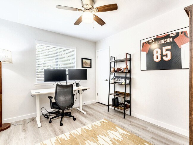 Building Photo - Lovely 3/BR 2.5/BA Modern Home with Premiu...