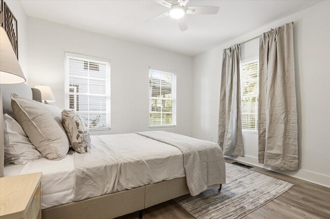 Building Photo - 643 W 8th Ave