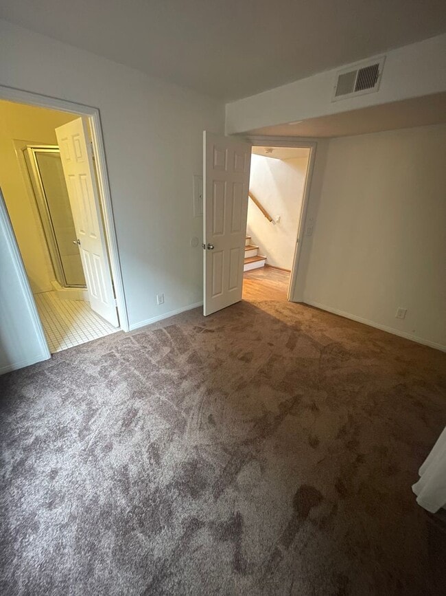 Building Photo - Point Loma 3 Bedroom 2 1/2 Bath Loft Style Townhome