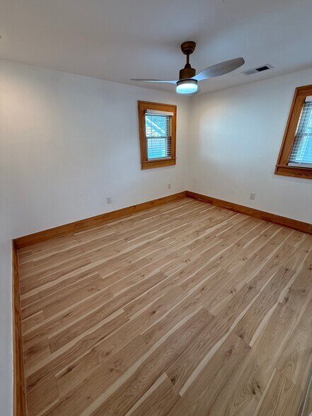 Building Photo - 121 18th Ave N