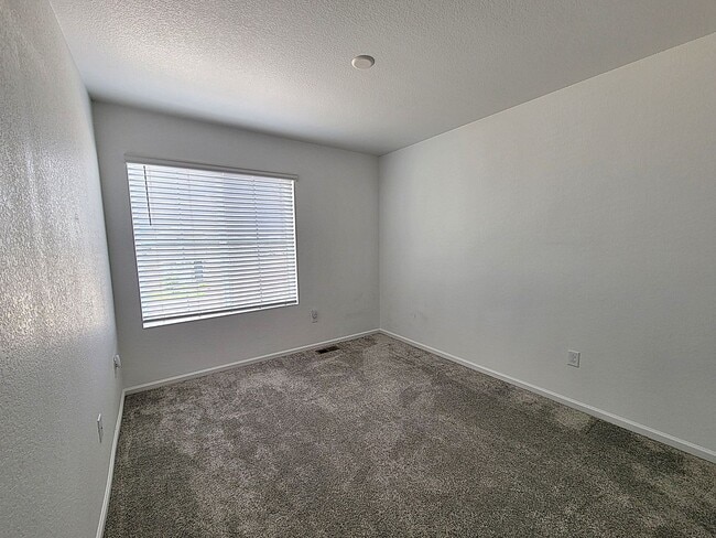 Building Photo - ALL PROSPECTIVE TENANTS MUST SUBMIT A $58 ...