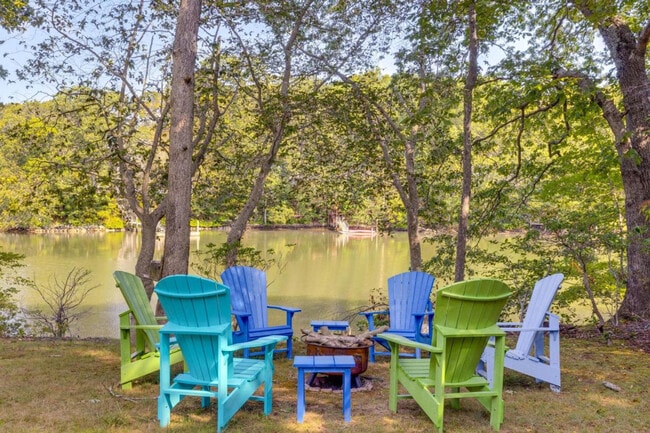 Building Photo - 1345 Long Creek Dr