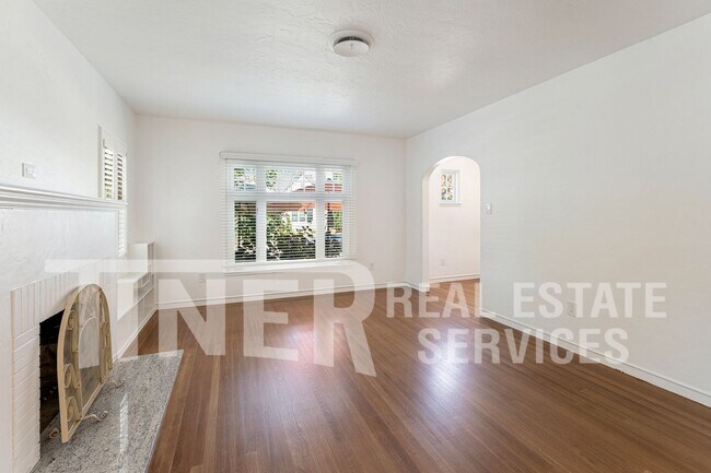 Building Photo - 657 40th St