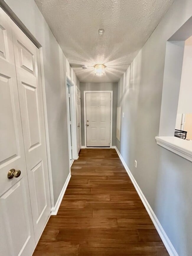 Building Photo - Beautiful 3 BR 2 BA condo in sought after Crown!