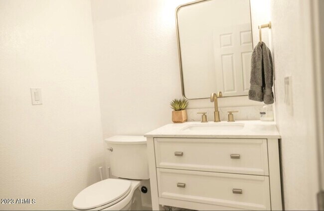 Building Photo - 6427 W Wethersfield Rd