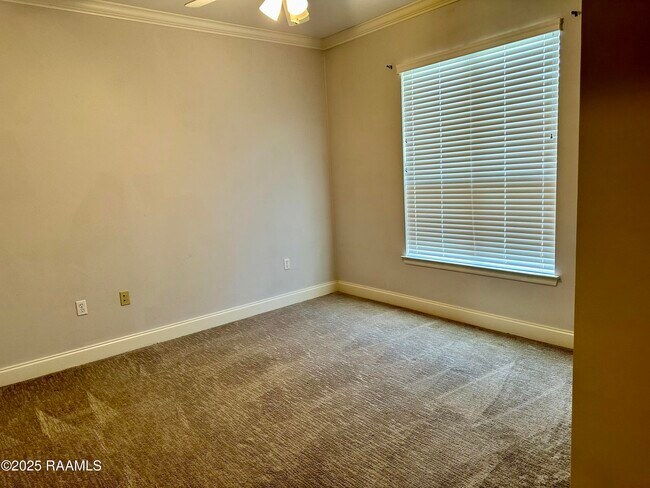 Building Photo - 9721 Buttercup Dr