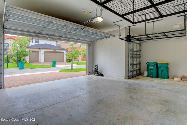 Building Photo - 6903 Vista Hermosa Dr