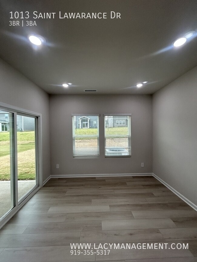 Building Photo - 1013 St Lawrence Dr