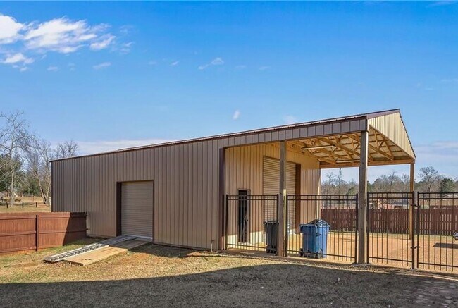 Building Photo - 304 Boulder Dr