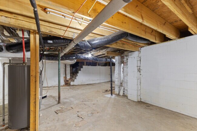 Building Photo - 1806 Woodlawn Ave