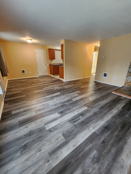 Building Photo - 1409 NE 143rd Ave