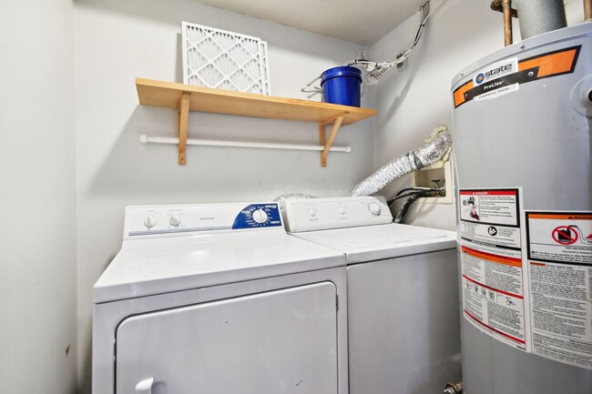 Building Photo - Available Now! 2 Level, 2 Bedroom Condo in Hill East!