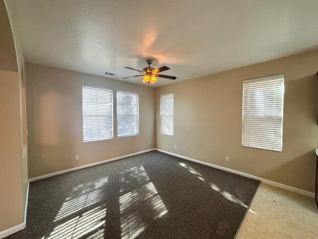 Building Photo - 5537 N Gates Ave