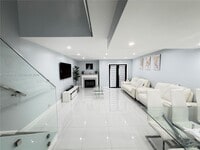 Building Photo - 844 W 41st St