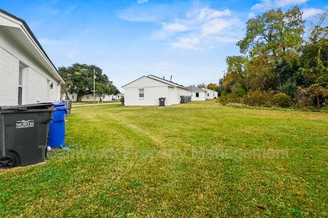 Building Photo - 3043 Terry Dr