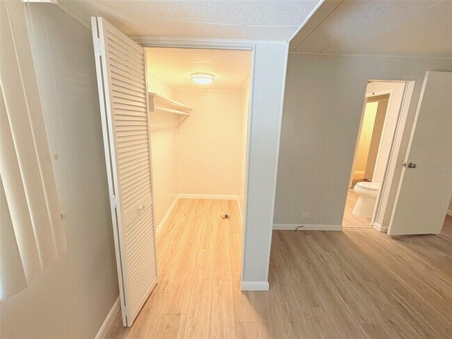 Building Photo - 596 E Club Blvd