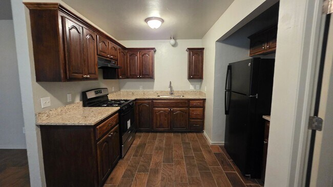 Building Photo - Housing Vouchers Accepted