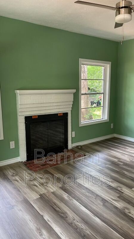 Building Photo - 916 Cason St