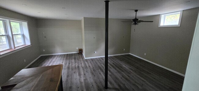 Building Photo - Amazing 3 bedroom in Henryville