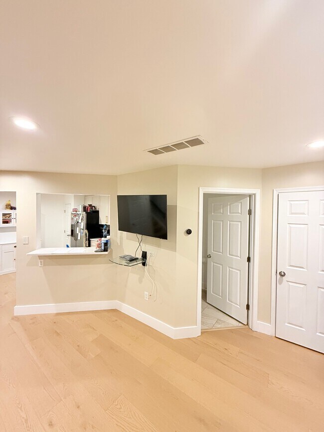 Building Photo - 8318 Bluebird Way