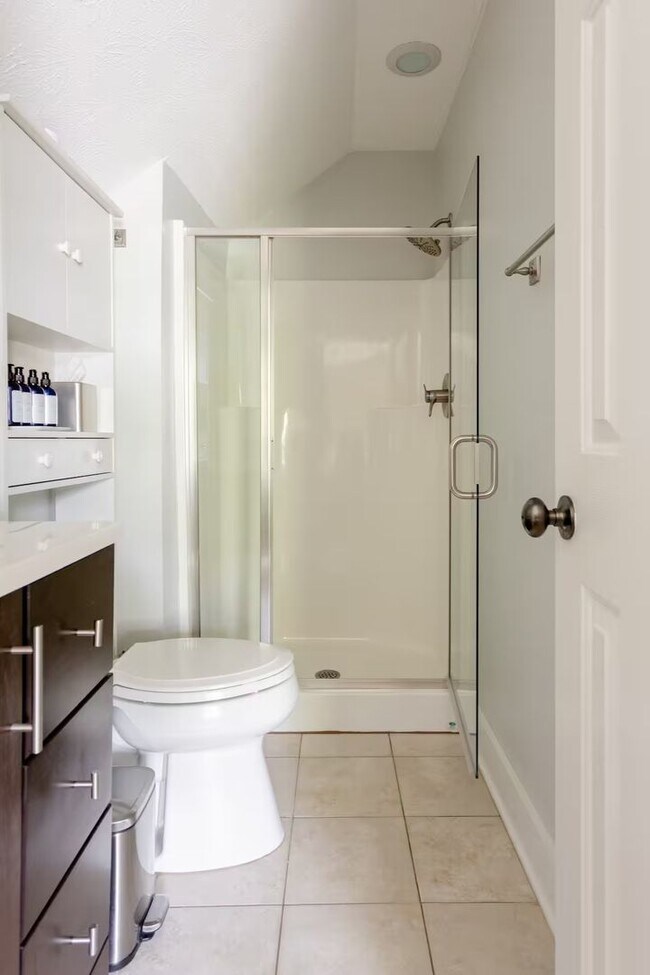 Building Photo - Ideal West Nashville Location!